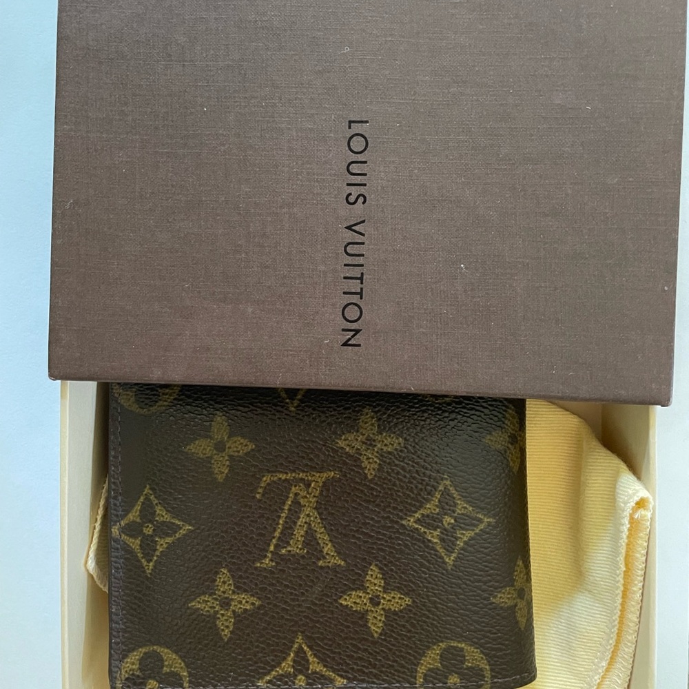 Authentic Louis Vuitton Mens wallet